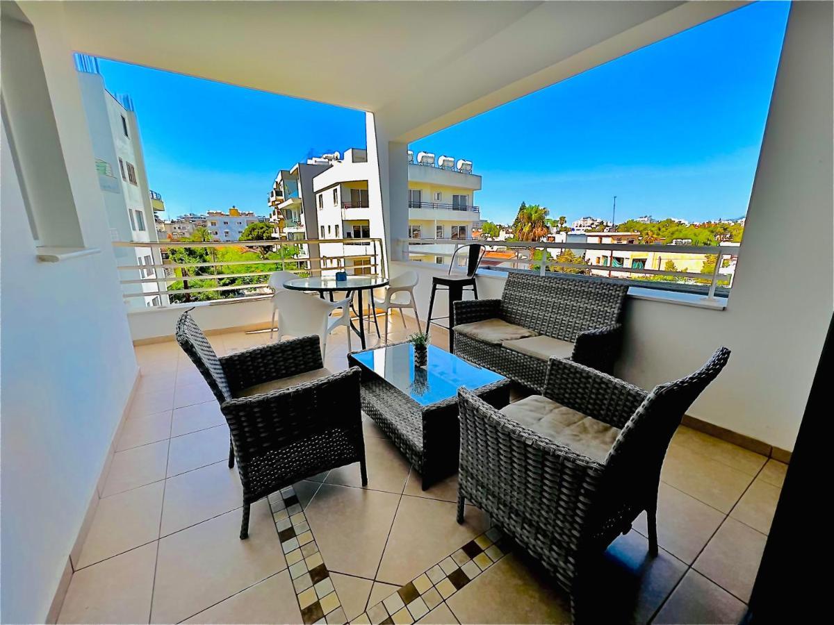 Lara 303 Apartment Larnaca Bagian luar foto