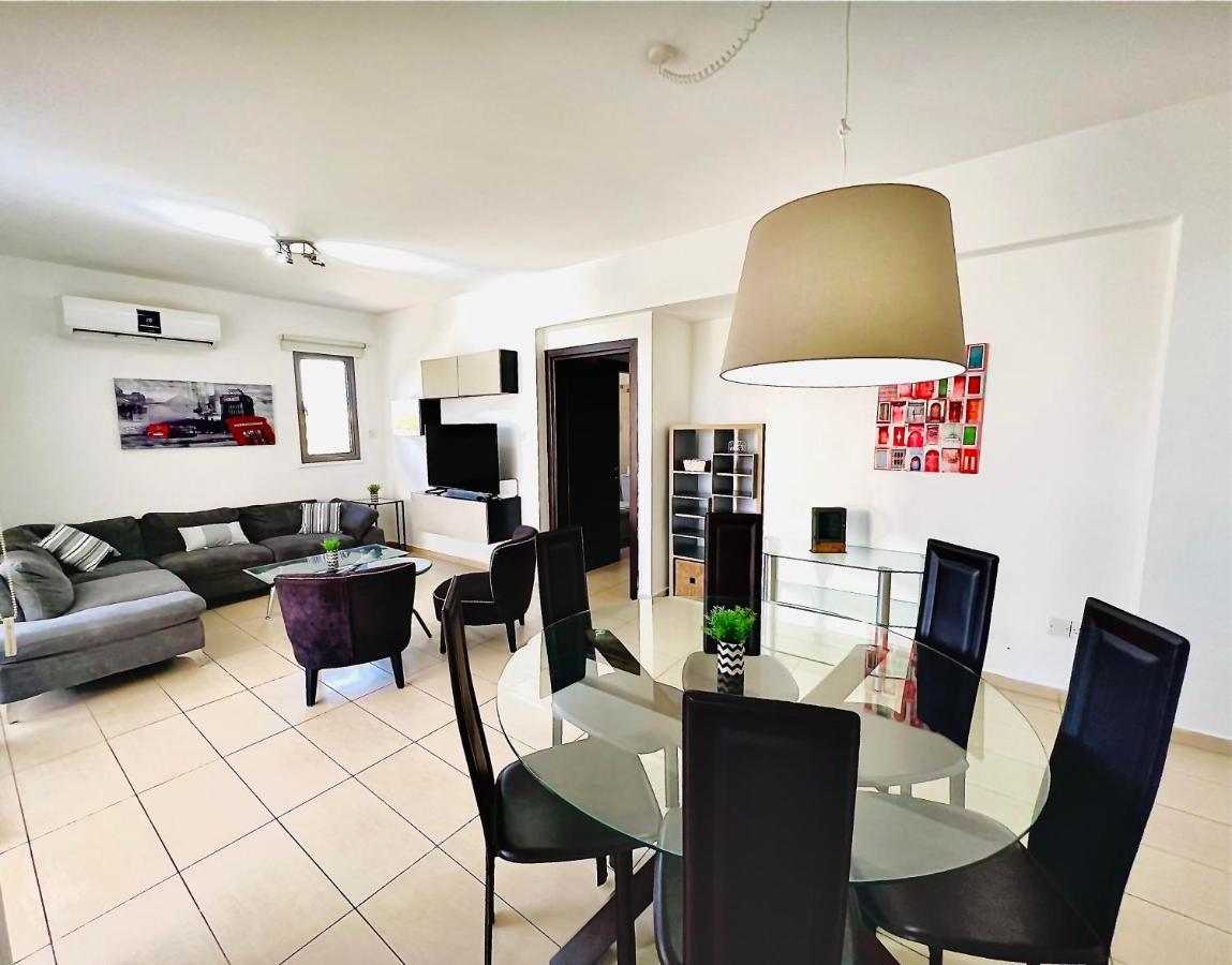 Lara 303 Apartment Larnaca Bagian luar foto