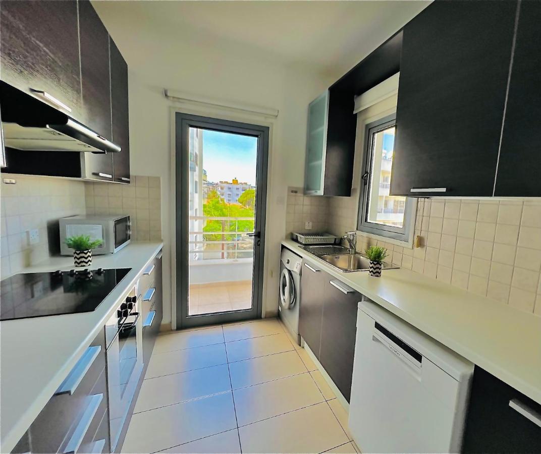 Lara 303 Apartment Larnaca Bagian luar foto